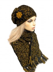 Ръчно плетена дебела шапка с цвете и шал от мохер и вълна- жълта охра горчица и черен туид