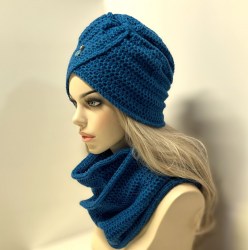 Ръчно плетена дамска шапка чалма и шал - синьо миконос