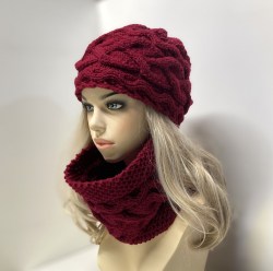 Ръчно плетена дамска шапка и шал - червено череша