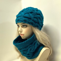 Ръчно плетена дамска шапка и шал - синьо петрол