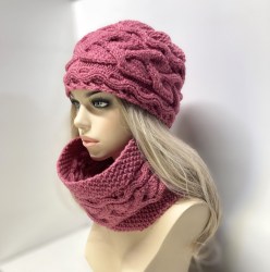 Ръчно плетена дамска шапка и шал - розово сьомга