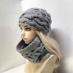 Ръчно плетена дамска шапка и шал - светло сиво