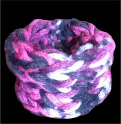 Дамски зимен ръчно плетен шал - яка  розово-лилав