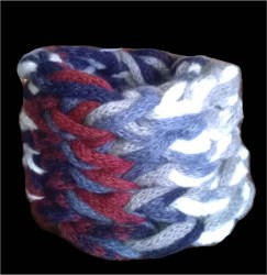 Дамски зимен ръчно плетен шал - яка  синьо-червен-2