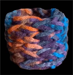 Дамски зимен ръчно плетен шал - яка синьо-оранжев